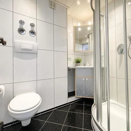 Apartamento Pohutukawa - Mountain View & Balcony In *